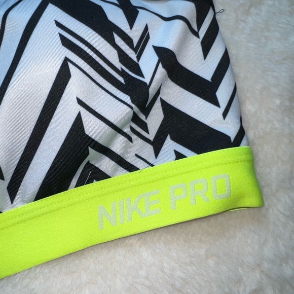 Nike Pro Sports Bra - Picture 3 of 5